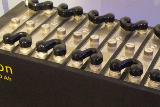 Brittisk räddningstjänst larmas till batteribränder var femte timme batteribränder var femte timma i storbritannien