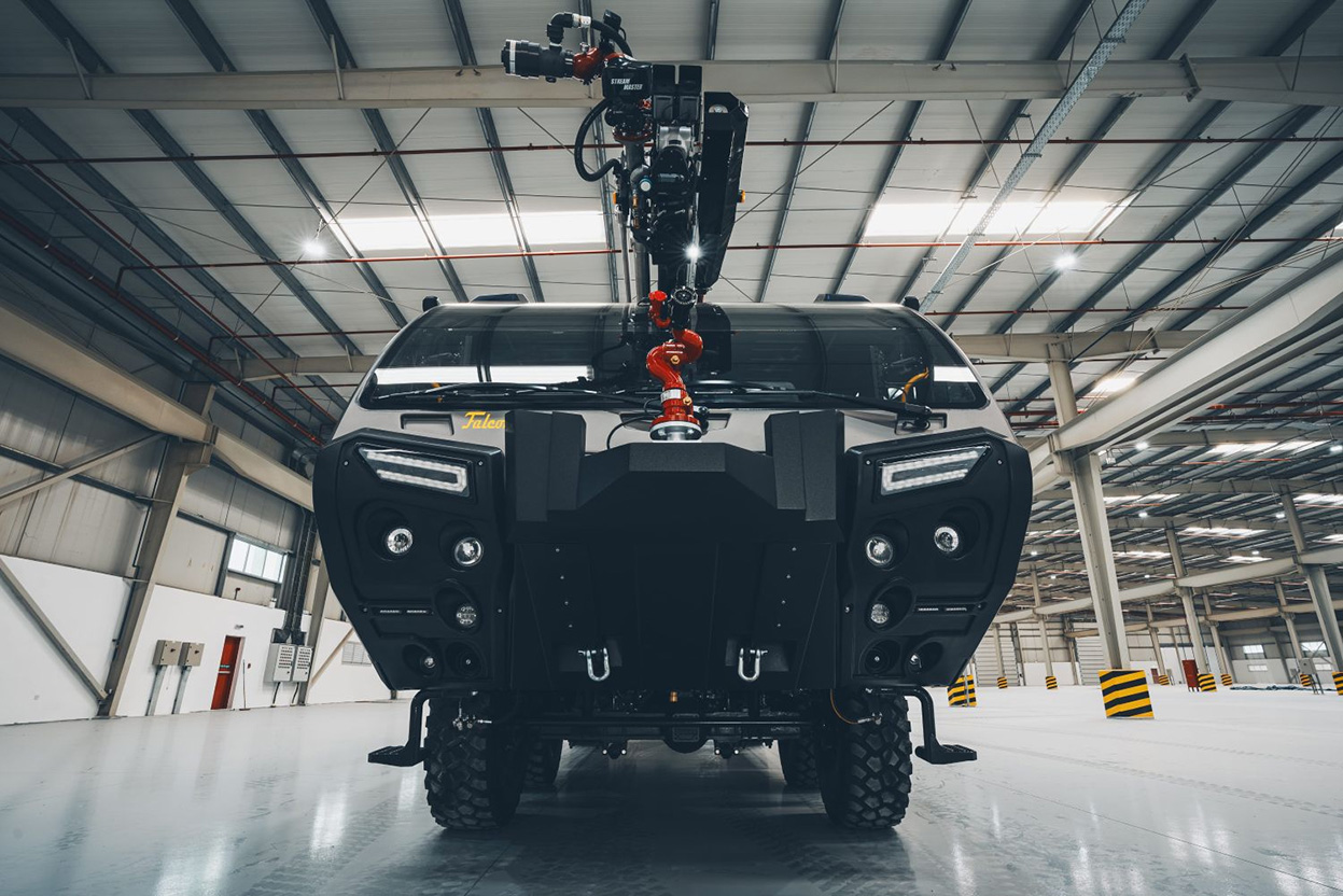 NAFFCOS Falcon 8×8 brandbil är avsedd för flygplatser.