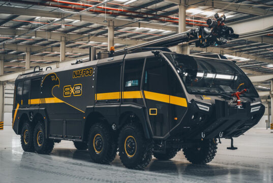 Falcon 8×8 – brandbilen som dominerar startbanan NAFFCOS Falcon 8×8 brandbil är avsedd för flygplatser.